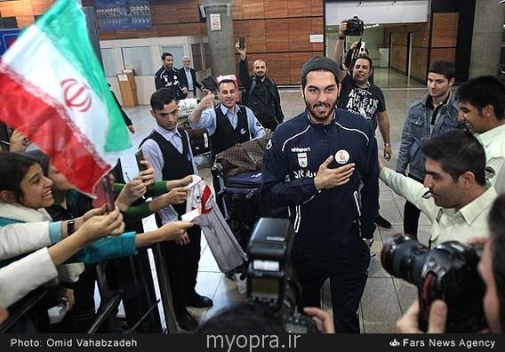 تصاویر استقبال از تیم ملی فوتبال در فردوگاه امام خمینی (http://www.oojal.rzb.ir/post/1557)